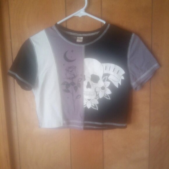 romwe womens skull rose Free short sleeve crop top size M - Picture 2 of 4
